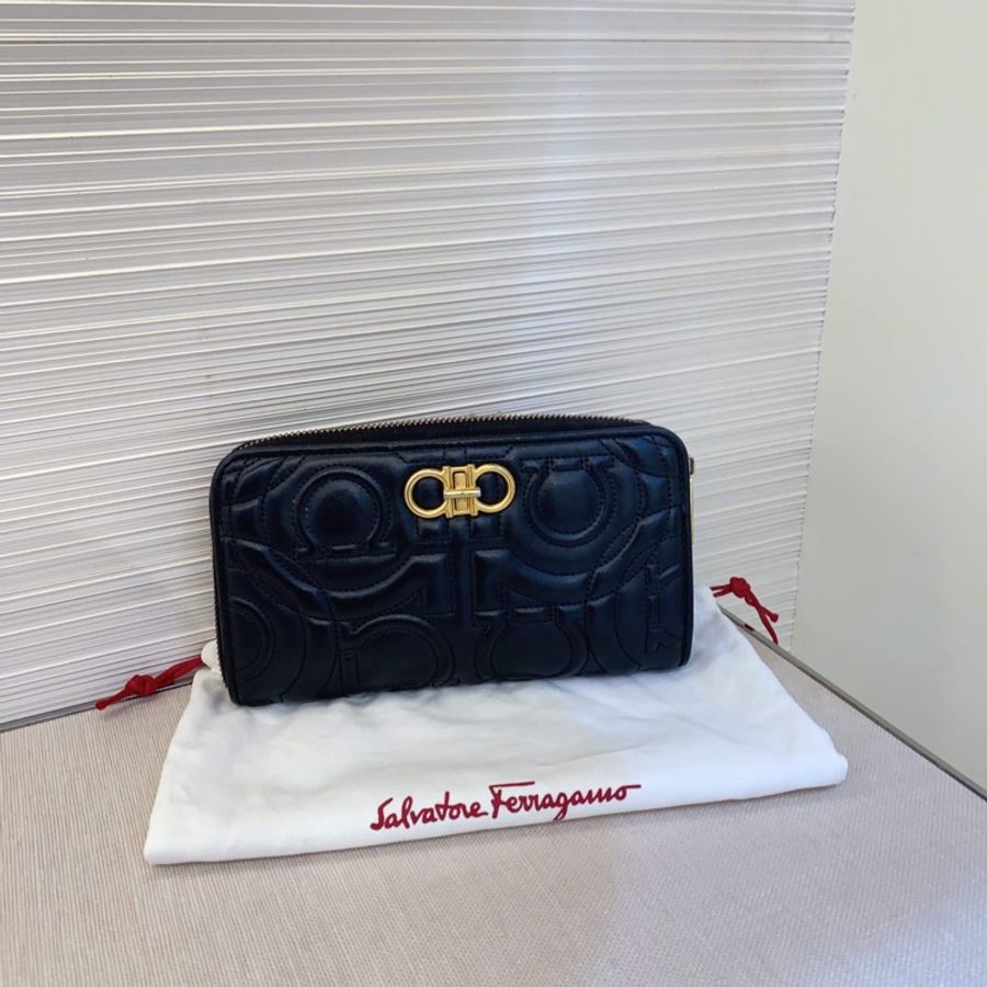 98新 Ferragamo 黑金單肩斜挎鏈條包 經典永不過時 溫柔的小羊皮質-0