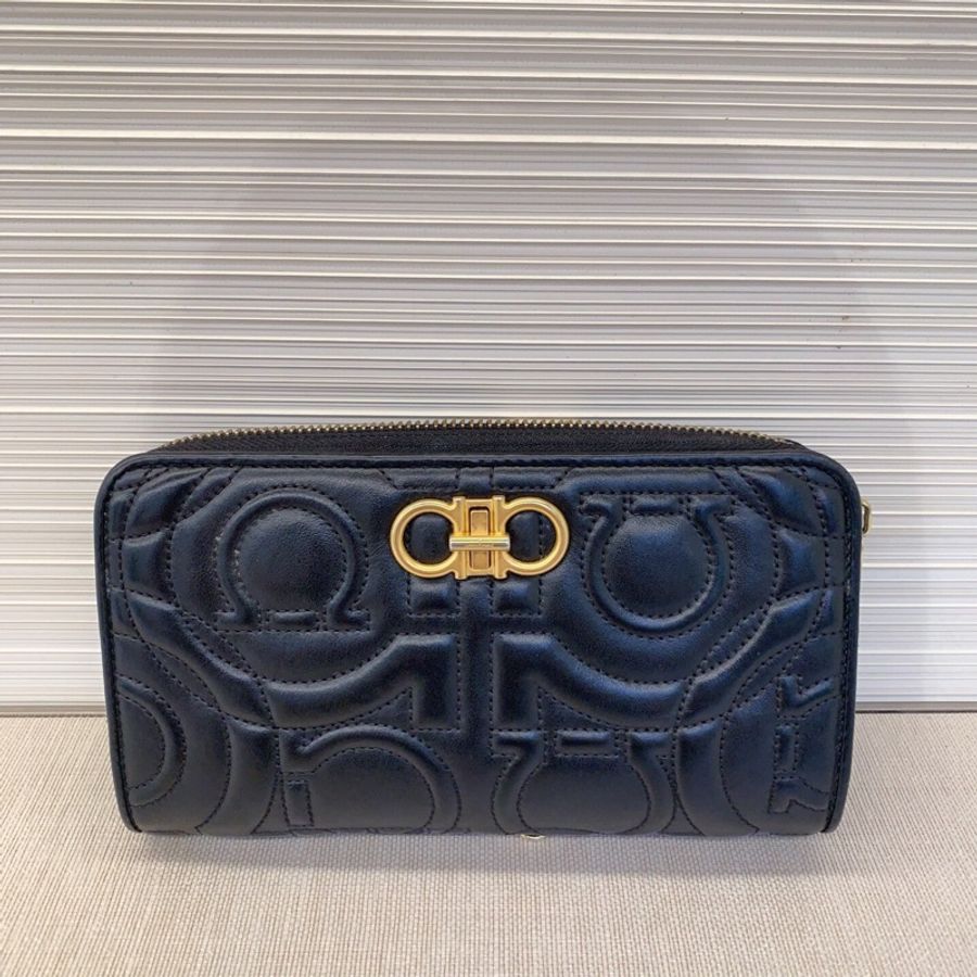 98新 Ferragamo 黑金單肩斜挎鏈條包 經典永不過時 溫柔的小羊皮質-1