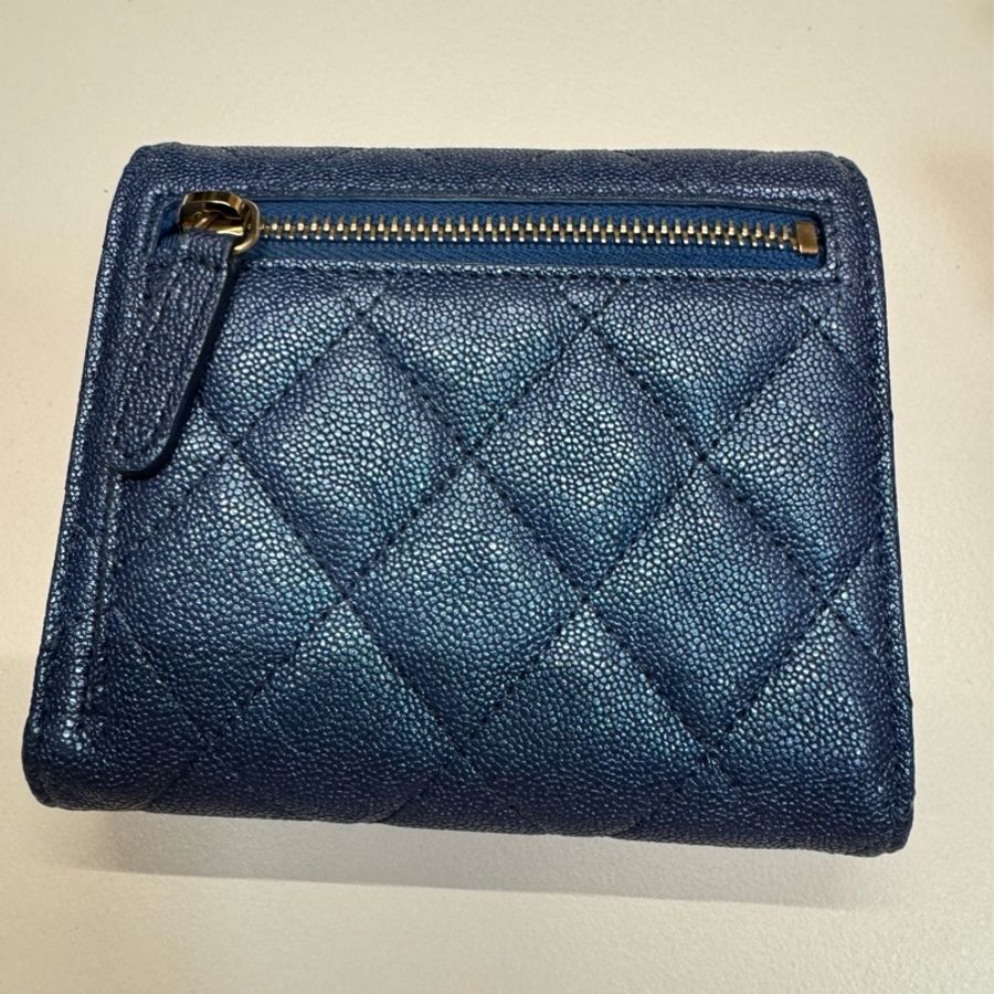 Chanel 經典款荔枝牛皮菱格紋金扣短夾-7