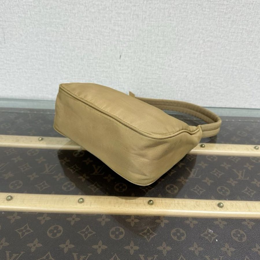 PRADA 銀扣尼龍三角標手提腋下hobo包 22*16*6 98新配件塵袋-2