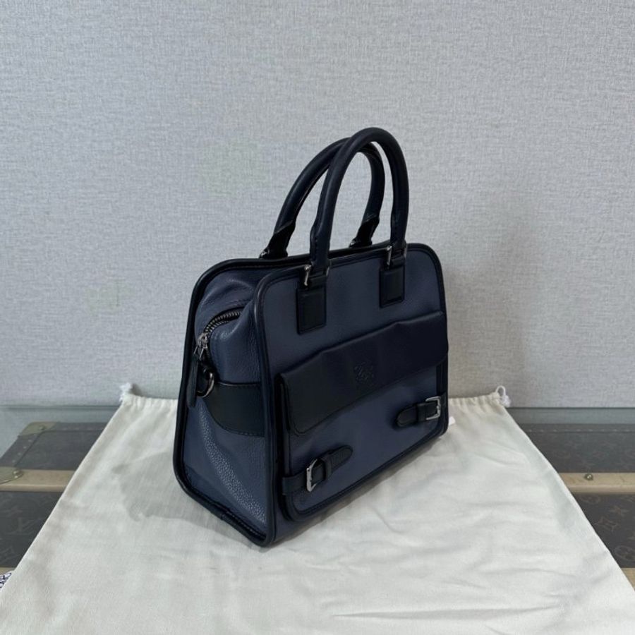 LOEWE 藍黑拼色銀扣手提斜背包 25.5*22*13 98新配件盒子塵袋-1