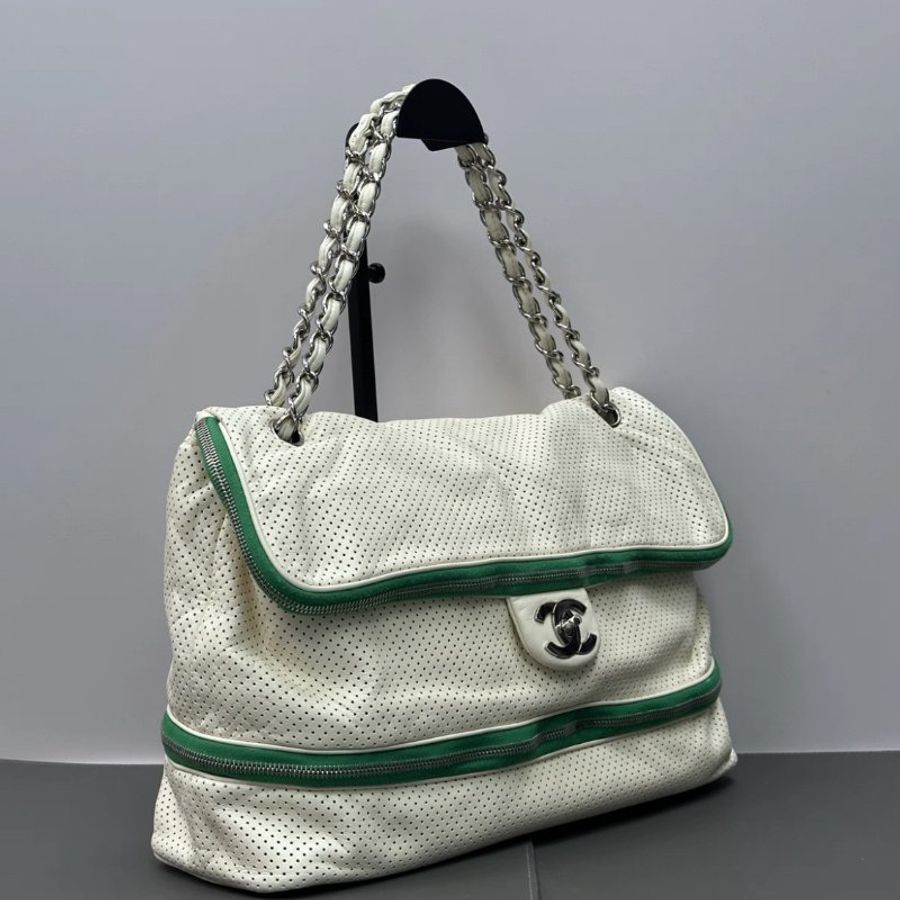 CHANEL 中古白色拼綠色銀扣機場包 36*22*11 98新配件塵袋-1
