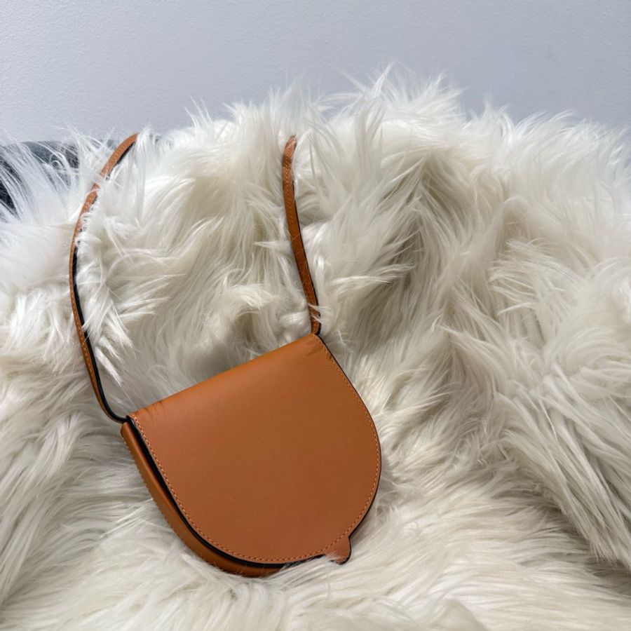 LOEWE Heel mini小號斜背包 卡包-1