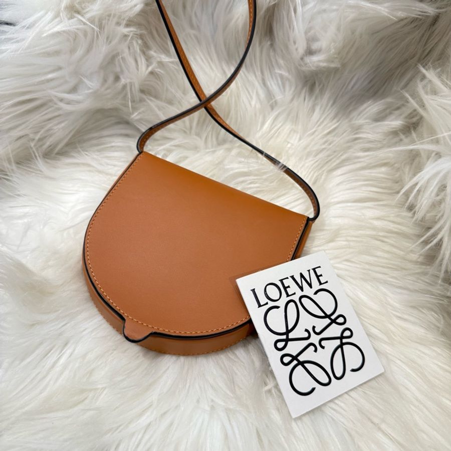 LOEWE Heel mini小號斜背包 卡包-3