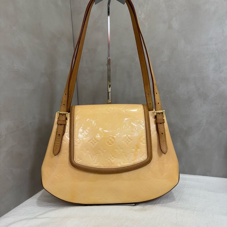 Louis Vuitton 黃色漆皮壓紋肩背包-2