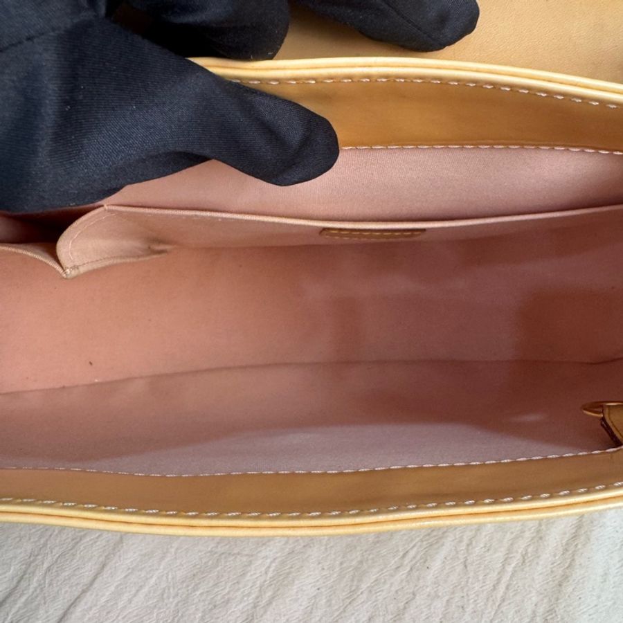 Louis Vuitton 黃色漆皮壓紋肩背包-25