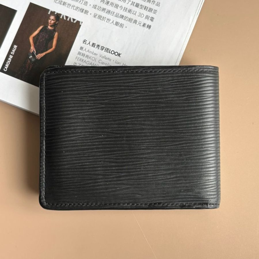 ::LOUIS VUITTON:: LV 黑色EPI水波紋皮革短夾 皮夾-1