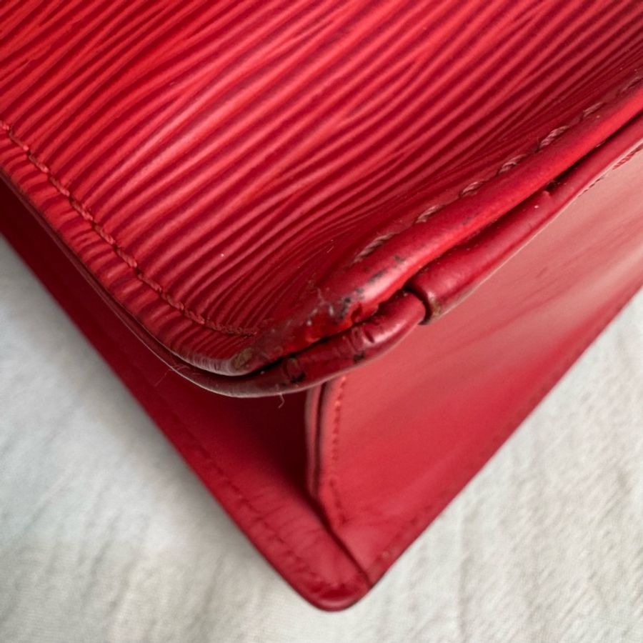 Louis Vuitton 紅色 EPI水波紋琴譜包-13