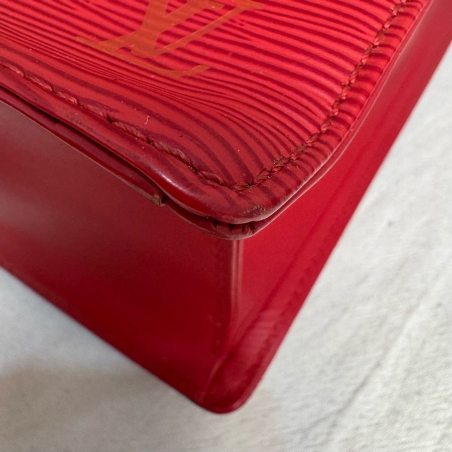 Louis Vuitton 紅色 EPI水波紋琴譜包-14