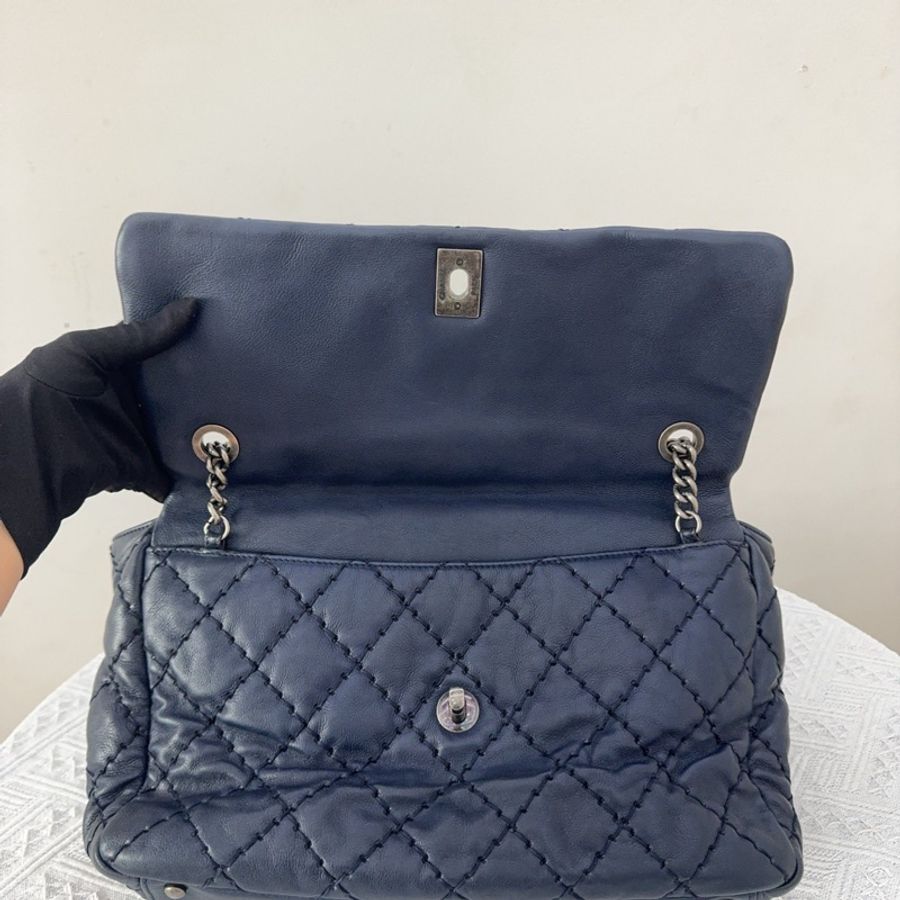 CHANEL 香奈兒 海軍藍 外縫菱格紋機場包 尺寸約35x23 年份17開編碼~-5