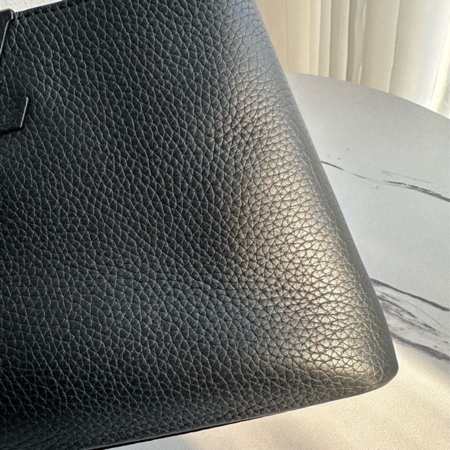 lv M24727 Capucines MM黑色手提包-6
