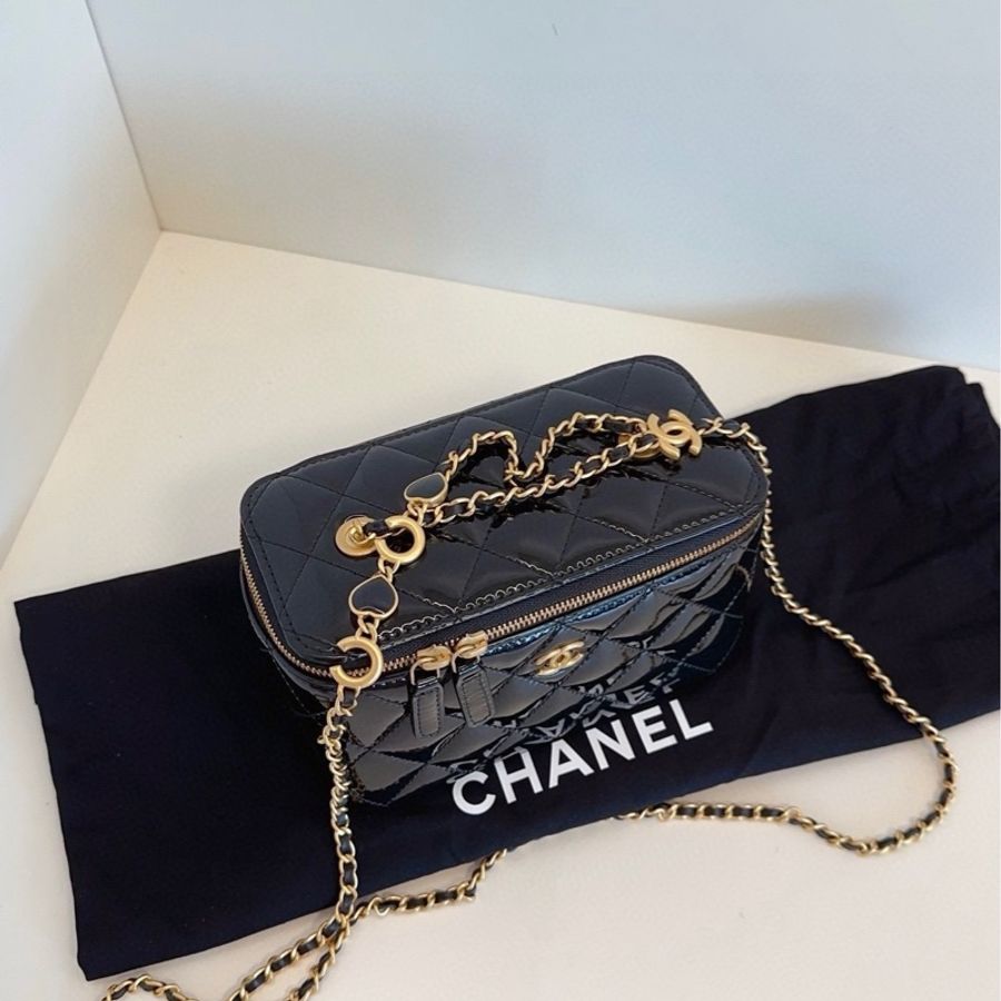 CHANEL22C 黑金漆皮愛心字母logo長盒子化妝包 晶片款內帶鏡子 復古時尚 尺寸17*10 可放手機-3