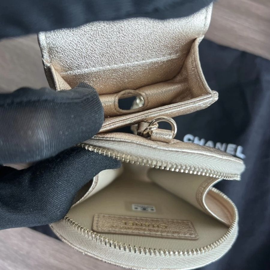 CHANEL vic香檳色金扣子母掛飾零錢包10*10*2 全新閒置配件盒子塵袋-1
