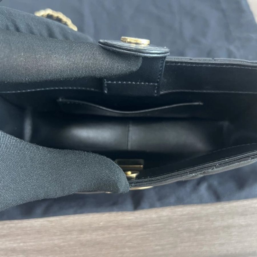 CHANEL 24a黑金羊皮珍珠手柄鏈條腋下包 19*11*6 全新閒置配件塵袋-1