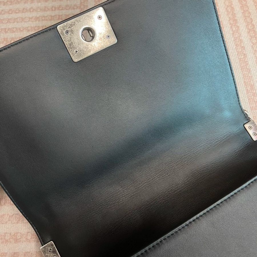 Chanel leboy28黑銀全牛皮鏈條斜挎包 #99新閒置 #櫃上在售25萬-32