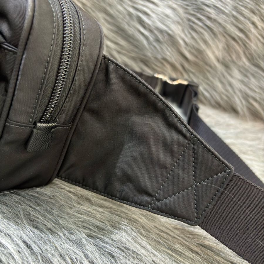 PRADA AVL977 黑色 帆布 前口袋 拉鍊 肩背包 胸口包 後背包 麻將包-17