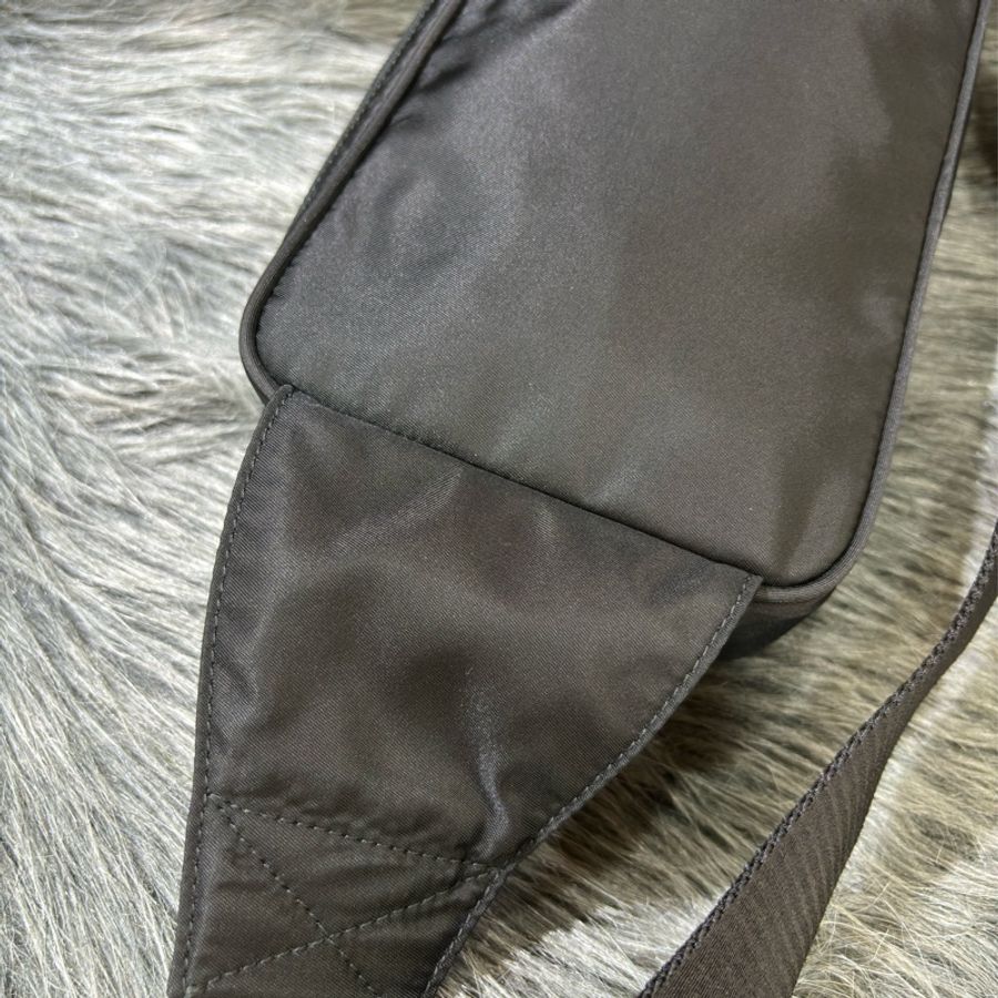 PRADA AVL977 黑色 帆布 前口袋 拉鍊 肩背包 胸口包 後背包 麻將包-18