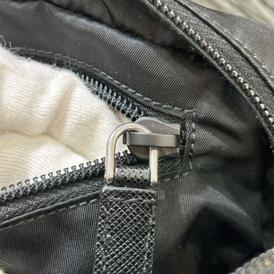 PRADA AVL977 黑色 帆布 前口袋 拉鍊 肩背包 胸口包 後背包 麻將包-29
