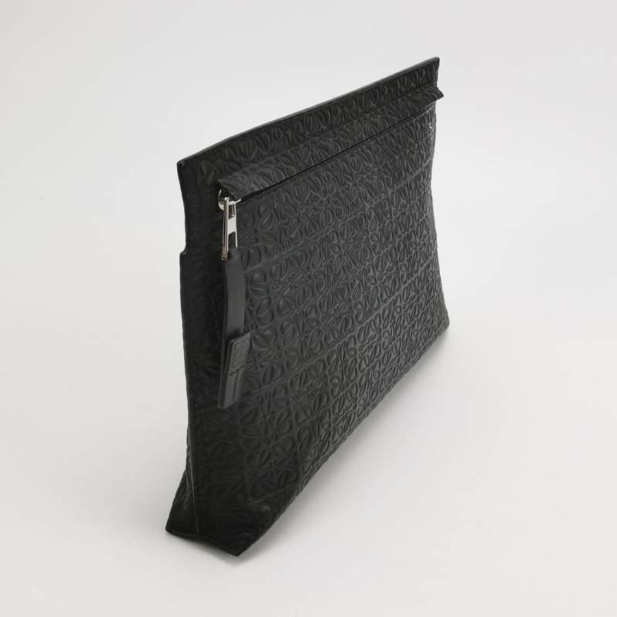Loewe T Pouch 牛皮 Logo 壓花 手拿包-2
