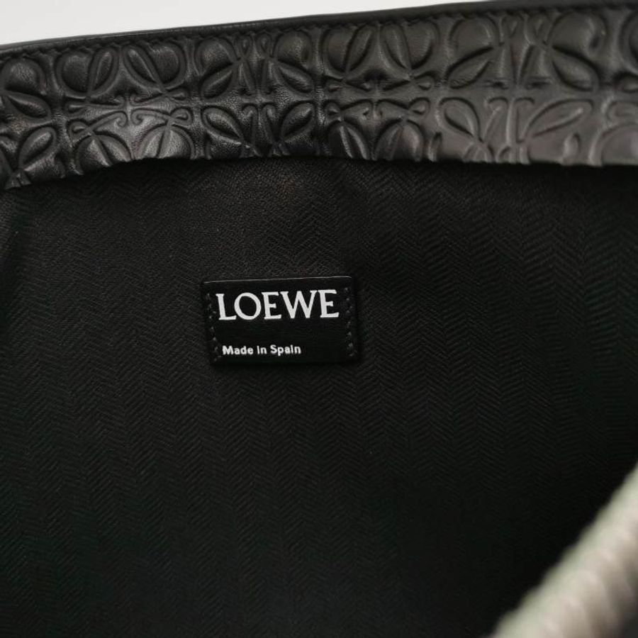Loewe T Pouch 牛皮 Logo 壓花 手拿包-6