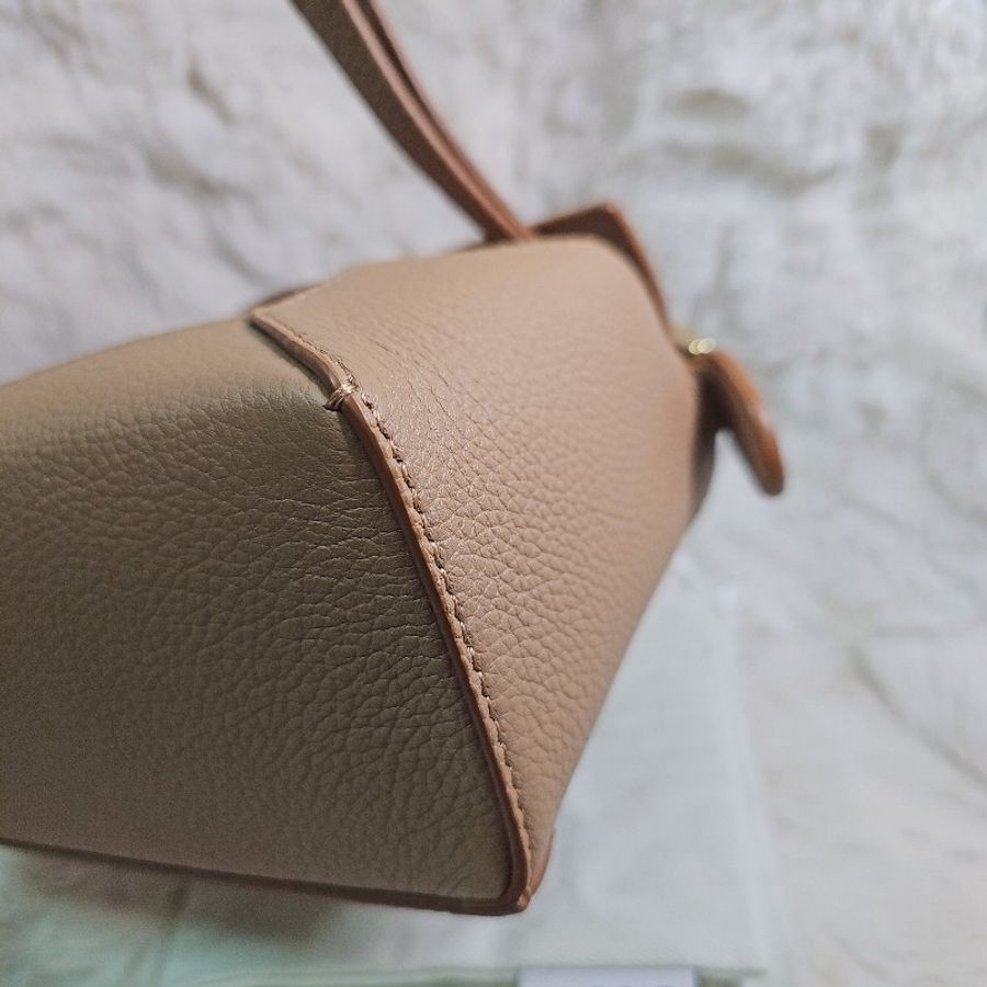 全新 Loewe Puzzle Mini 輕巧幾何包｜奶茶棕｜小牛皮手提包-5