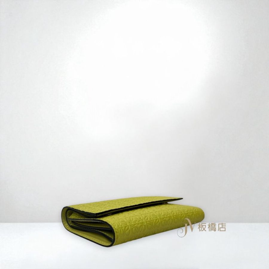 LOEWE 皮夾 滿版壓印LOGO牛油果綠三折短夾-7