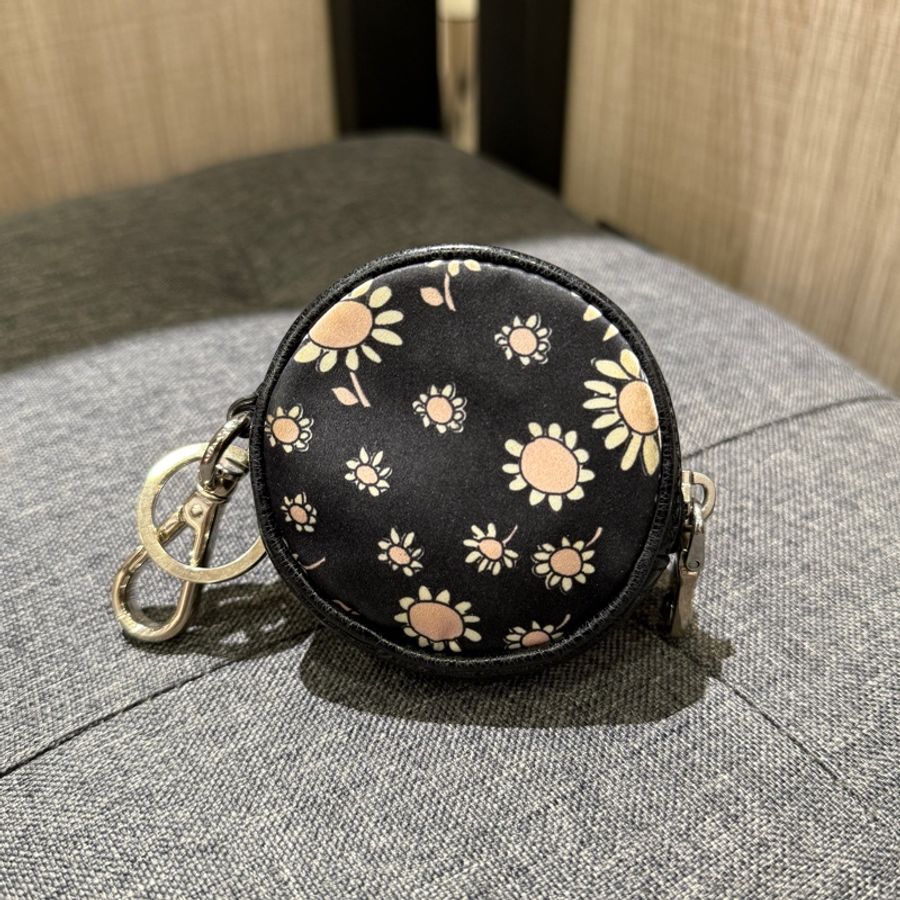 Miu Miu 黑色帆布小花拼牛皮鑰匙零錢包 小掛飾-1
