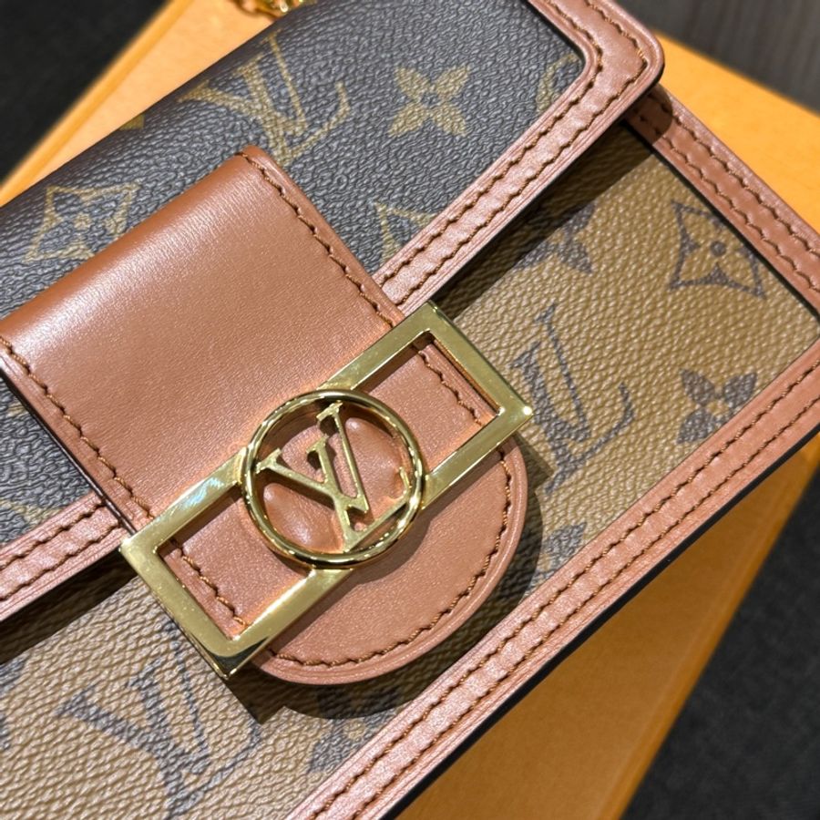極新 LV M68746 Dauphine 焦糖皮革拼雙色原花金釦達芙妮斜背包 WOC-7