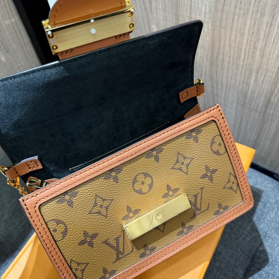 極新 LV M68746 Dauphine 焦糖皮革拼雙色原花金釦達芙妮斜背包 WOC-8