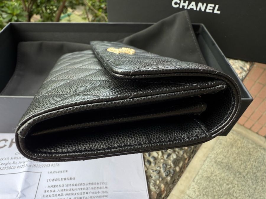 近新CHANEL 25A黑色荔枝皮菱格紋立體金色浮雕C LOGO信封長夾AP4712-5