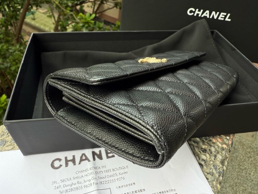 近新CHANEL 25A黑色荔枝皮菱格紋立體金色浮雕C LOGO信封長夾AP4712-6