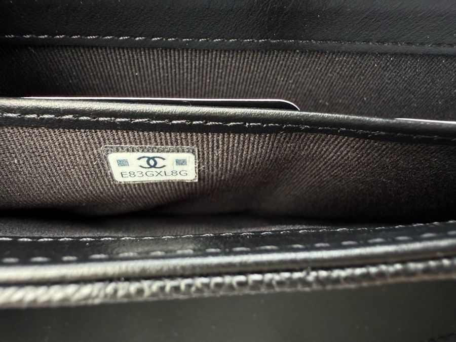 近新CHANEL 25A黑色荔枝皮菱格紋立體金色浮雕C LOGO信封長夾AP4712-12