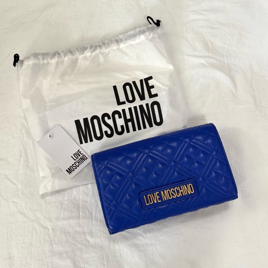 只背一次 | LOVE MOSCHINO 經典菱格紋WOC鏈條包 寶藍色 包包 長夾 翻蓋長夾-0
