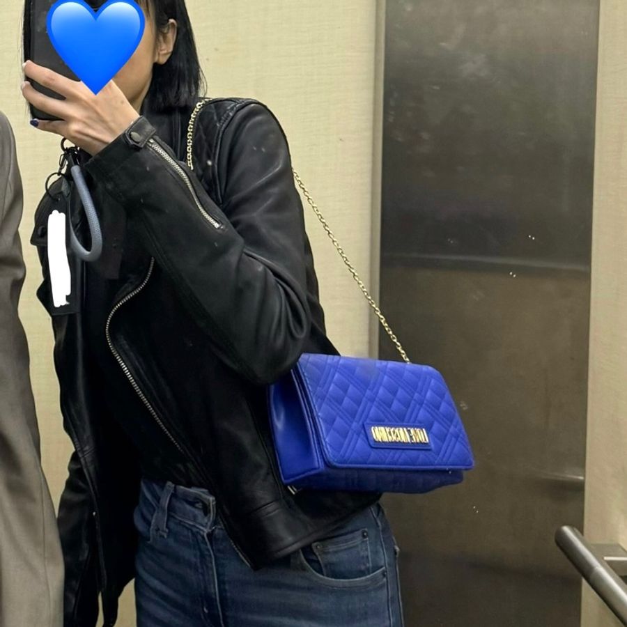 只背一次 | LOVE MOSCHINO 經典菱格紋WOC鏈條包 寶藍色 包包 長夾 翻蓋長夾-3