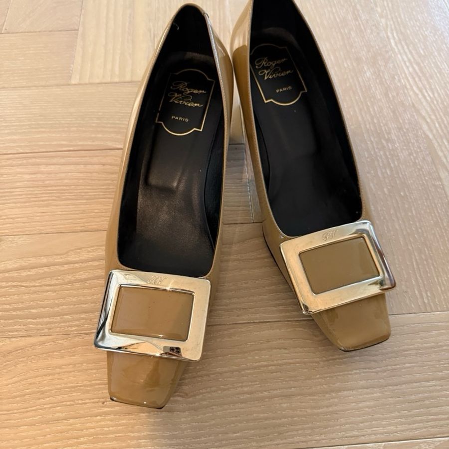 Roger vivier 奶茶色方頭漆皮中跟鞋-9