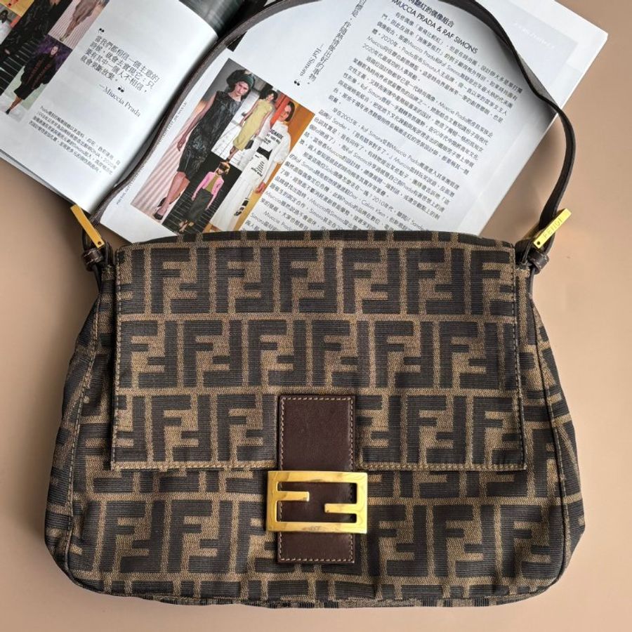 ::FENDI:: 金釦!!經典花紋大款法棍 肩背包 腋下包 VINTAGE-0