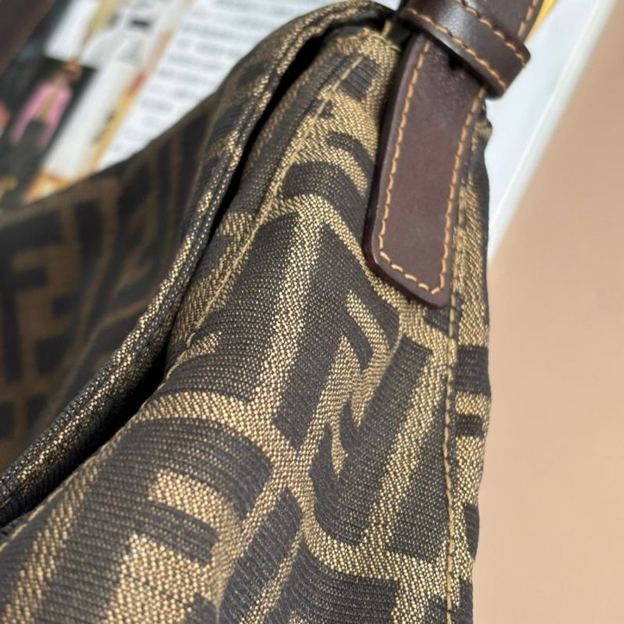 ::FENDI:: 金釦!!經典花紋大款法棍 肩背包 腋下包 VINTAGE-5