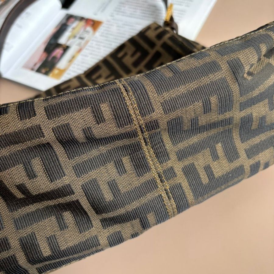 ::FENDI:: 金釦!!經典花紋大款法棍 肩背包 腋下包 VINTAGE-8