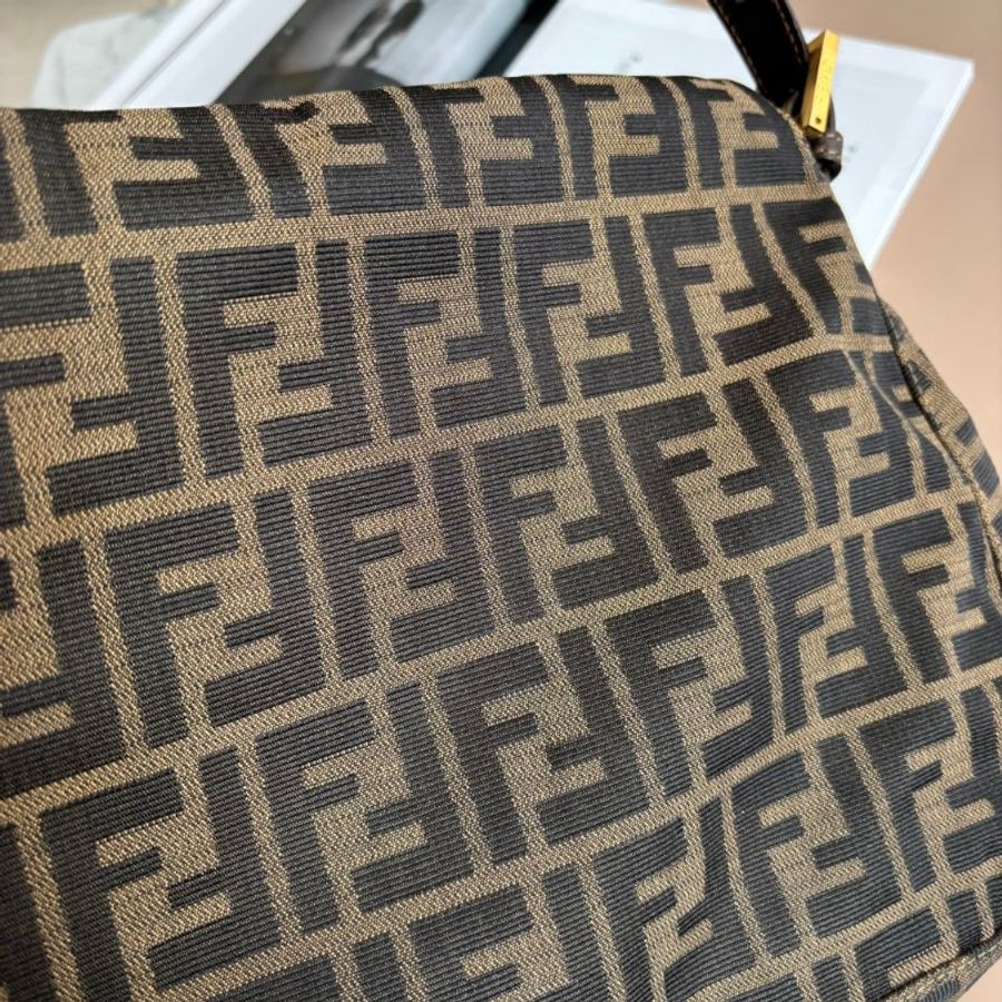 ::FENDI:: 金釦!!經典花紋大款法棍 肩背包 腋下包 VINTAGE-13