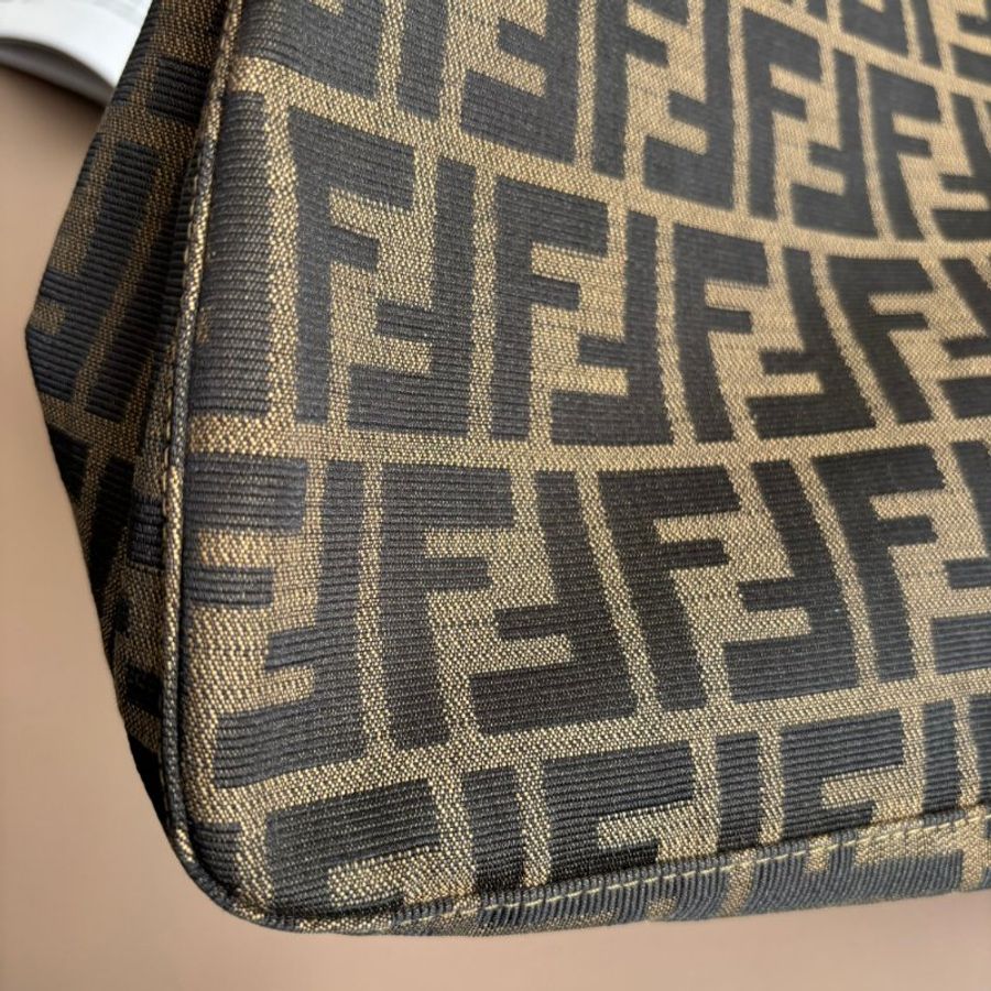 ::FENDI:: 金釦!!經典花紋大款法棍 肩背包 腋下包 VINTAGE-14