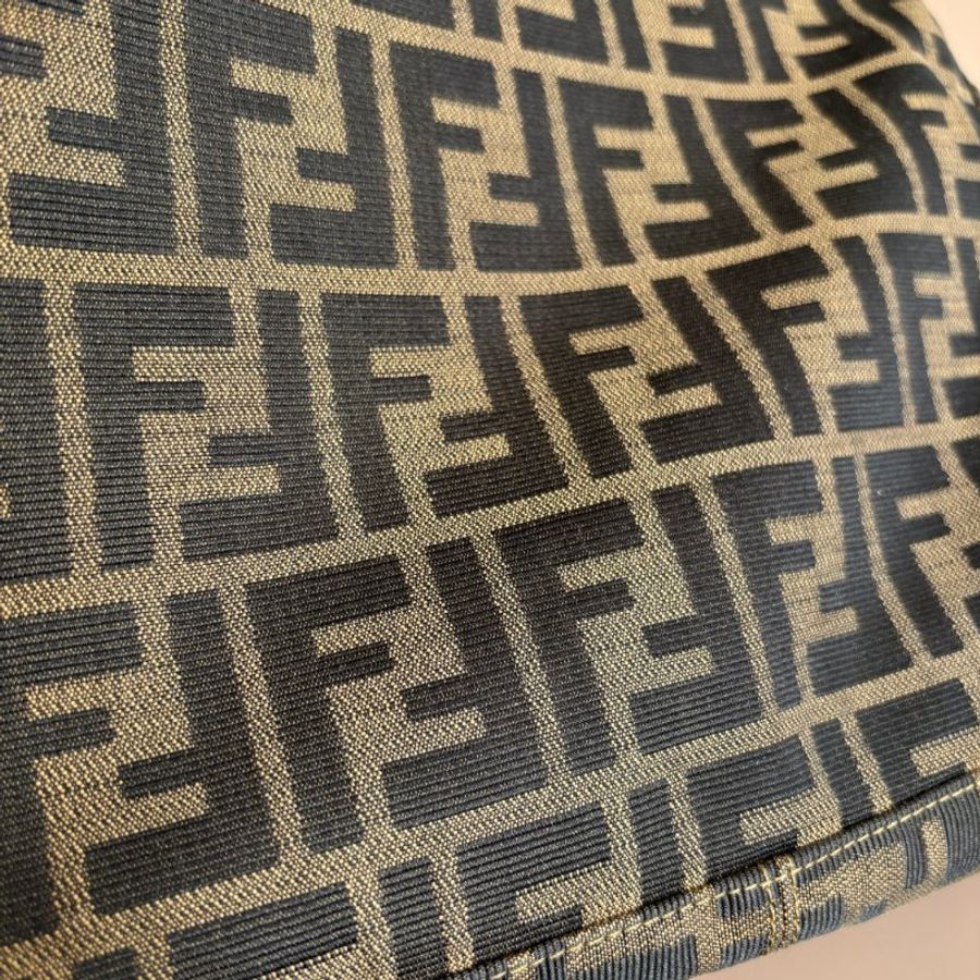 ::FENDI:: 金釦!!經典花紋大款法棍 肩背包 腋下包 VINTAGE-15