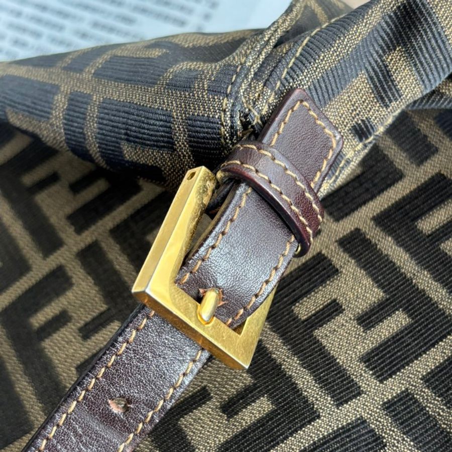 ::FENDI:: 金釦!!經典花紋大款法棍 肩背包 腋下包 VINTAGE-23
