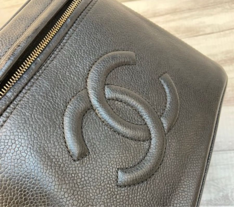 CHANEL 黑色荔枝皮 稀少 大雙C系列 兩用化妝箱包*#讓藏32800現在隨便都要10幾萬 8新 收藏品 古董包 尺寸 (公分)24*19*16cm #有防塵袋-14
