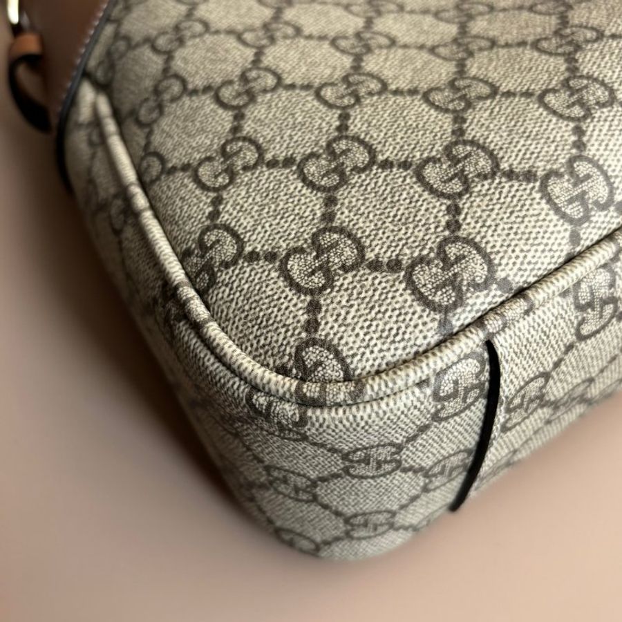 ::GUCCI:: Emblem 滿版花紋 拼接棕色皮革中號肩背包 托特包-9