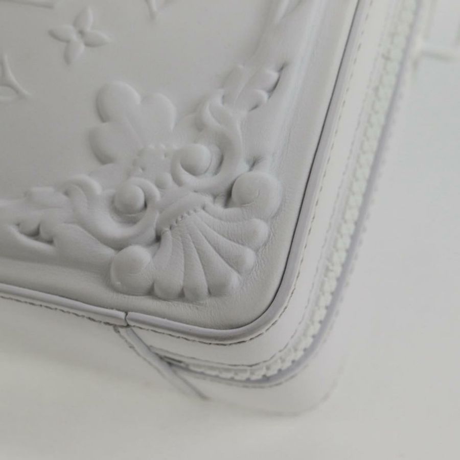 【日本直送】路易威登 Monogram LV Ornament Soft Trunk Bag 白色 M21833 LV Auth MX402SM-13
