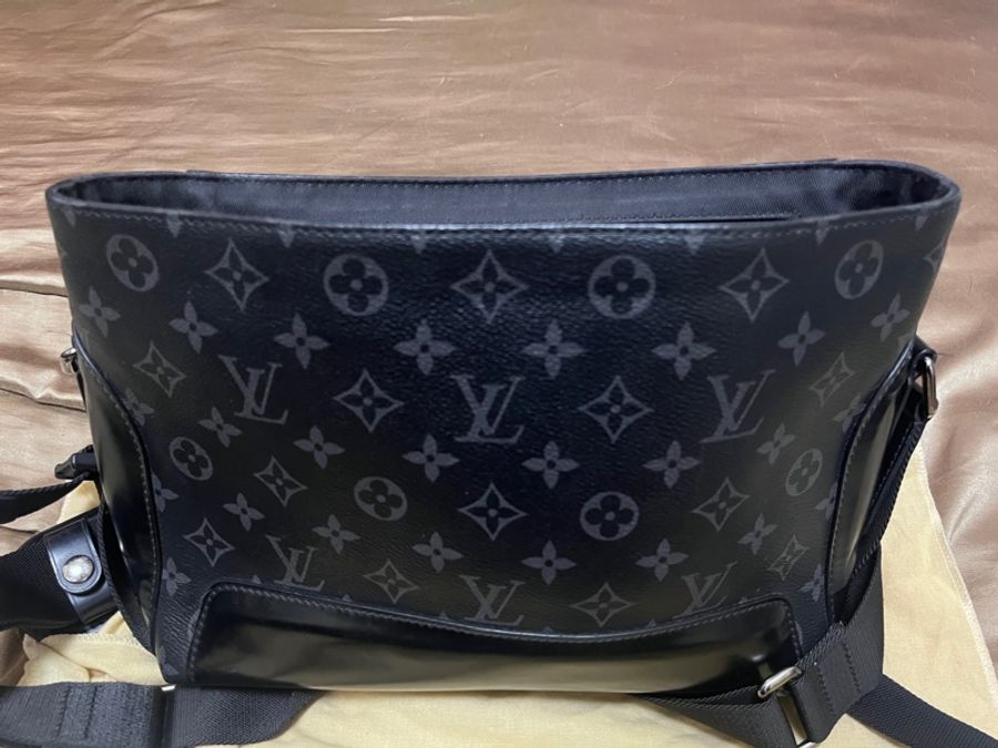 LV 黑武士黑老花 Voyager Pm郵差包/保存良好少使用/容量大能裝下筆電-2