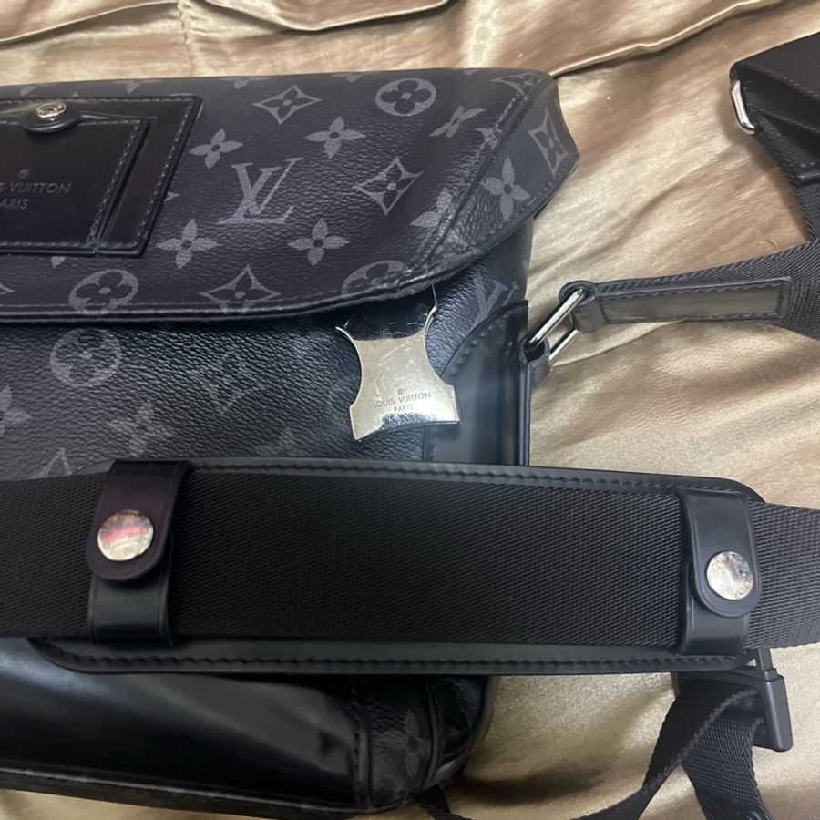 LV 黑武士黑老花 Voyager Pm郵差包/保存良好少使用/容量大能裝下筆電-7