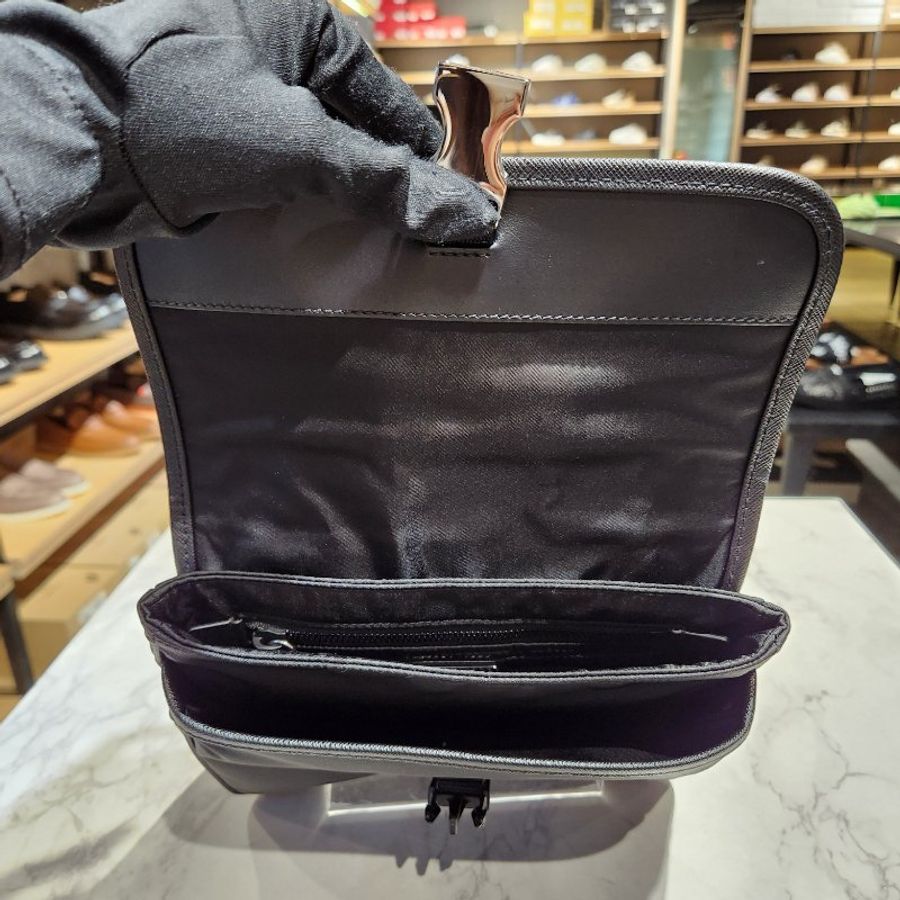 🎉新品好折扣✨Prada 2VD077 Re-Nylon and Saffiano 郵差包 黑色-5