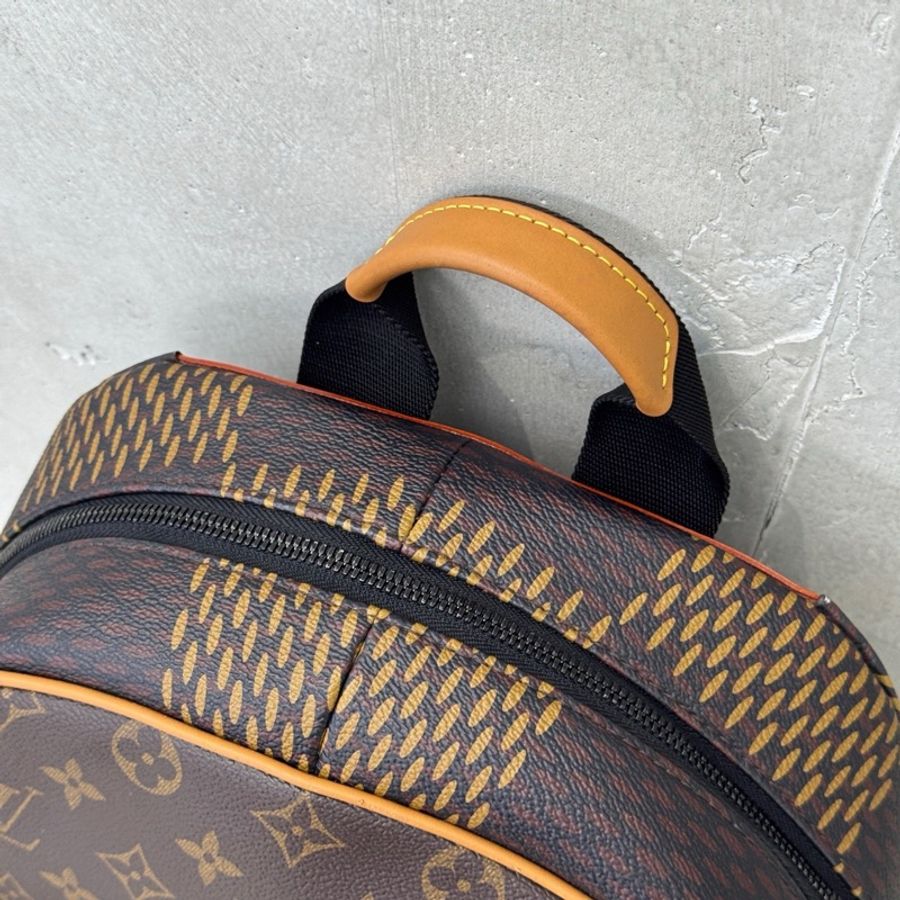 Lv nigo限量聯名款雙肩包 20編碼 配件:塵袋-4