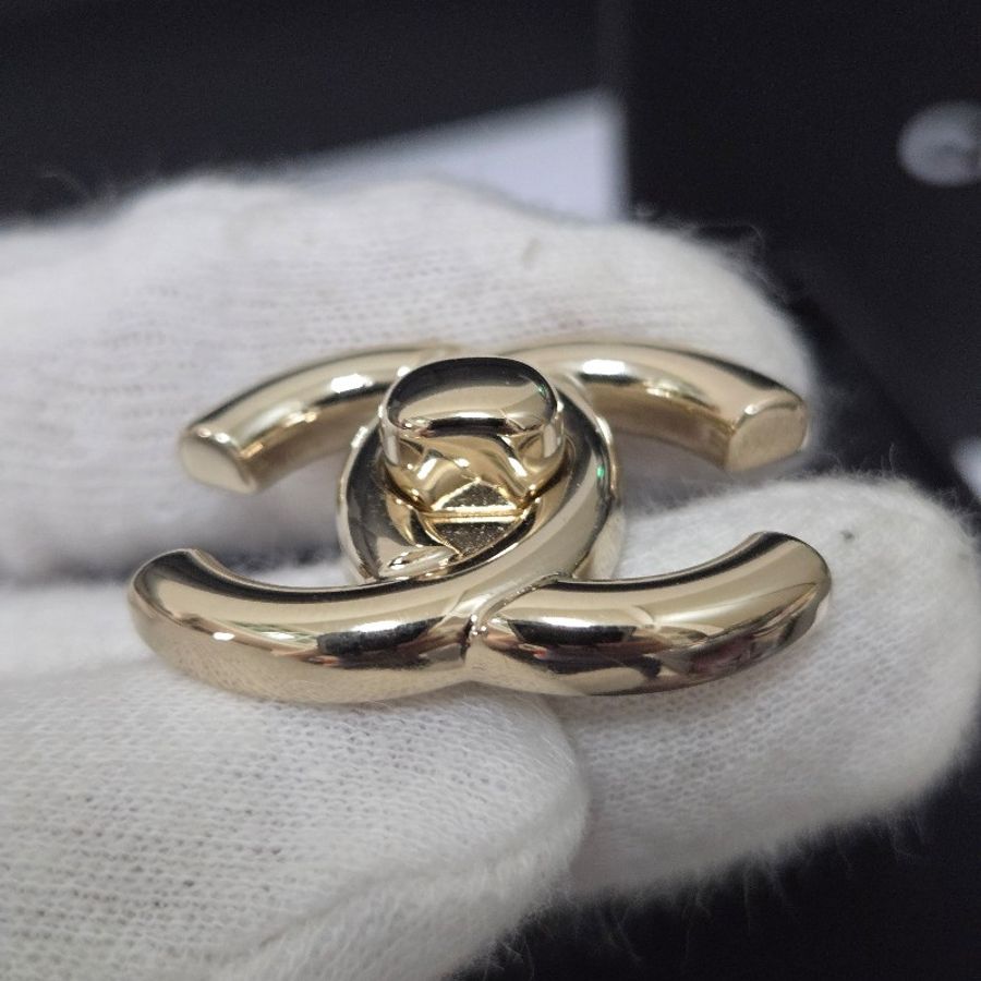 香奈兒 Chanel 書包釦金色雙C logo 耳環-12